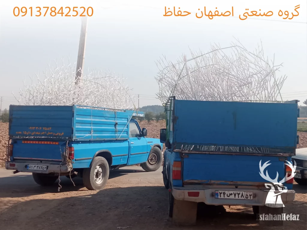 حفاظ یا نرده آهنی شاخ گوزنی بارگیری شده در کارگاه ساخت اصفهان حفاظ