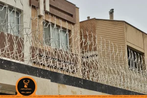 حفاظ خوش قیمت شاخ گوزنی تراکم ۲۲ سفید روی نمای سنگی سفید و مشکی تولید شده در اصفهان حفاظ