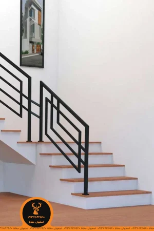نرده راه پله ساده رنگ مشکی پروفیلیی با پروفیل ترکیبی و موازی تولید شده در اصفهان حفاظ